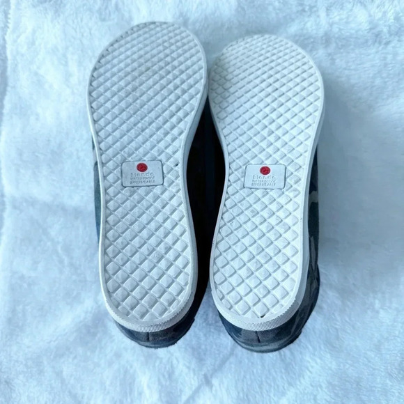 Blondo Green Camo Waterproof Glenda Hidden Heel Front Zip Sneaker boot Sz 10 - Picture 7 of 9